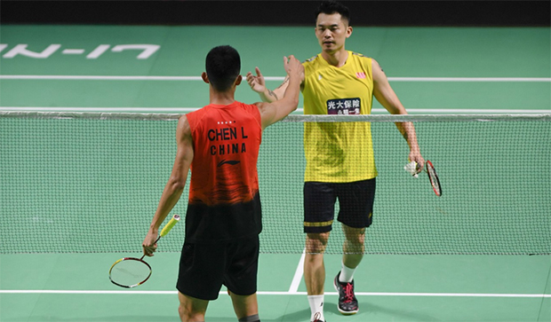 Lin Dan thanks Chen Long after the Fuzhou China Open first round match. (photo: Xinhua)