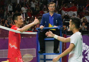 Anthony Sinisuka Ginting (R) to play Chen Long in the 2019 BWF World Tour Finals semis. (photo: AFP)