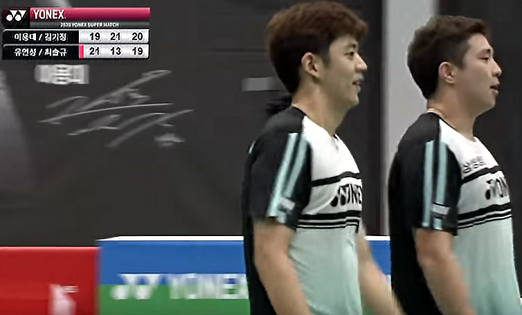 Lee Yong Dae/Kim Gi Jung flex their muscles at Super Match organized by BKA.