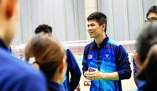 Wong Choong Hann tries to get all shuttlers into competition mode. (photo: Bernama)