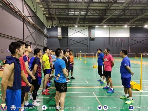 Flandi Limpele (pink shirt) is maximizing practice time for BAM's men's doubles players. (photo: BAM)