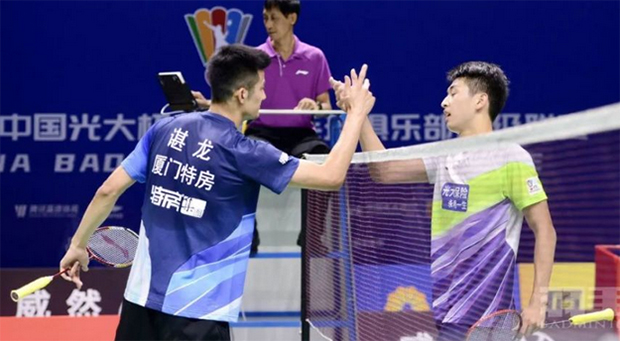 Chen Long (L) thanks Lin Guipu after Wednesday's 2020 China Badminton Super League (CBSL) match. (photo: CBSL)