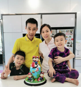 Lee Chong Wei celebrates 38th birthday with his wife and two sons. (photo: Lee Chong Wei's Facebook)