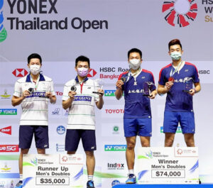 Goh V Shem/Tan Wee Kiong and Wang Chi-Lin/Lee Yang at the YONEX Thailand Open award ceremony. (photo: Badminton Thai)