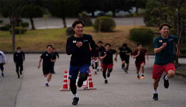 Kento Momota makes strong progress in the training camp. (photo: Japan Times)