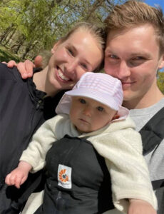 Sweet photo of Victor Axelsen, his girlfriend and his baby daughter. (photo: Viktor Axelsen's Facebook)
