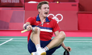 Viktor Axelsen cannot believe what he just achieved after scoring the gold medal point. (photo: Lintao Zhang/Getty Images)
