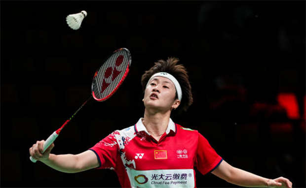 Chen Yufei gives China a 1-0 lead by defeating Eoon Qi Xuan of Malaysia 21-13, 21-11 on Sunday. (photo: Shi Tang/Getty Images)