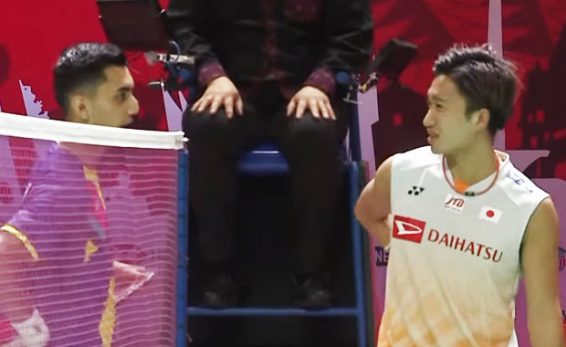 Kento Momota tells Lakshya Sen he has a back injury after retiring from the 2021 BWF World Tour Finals.