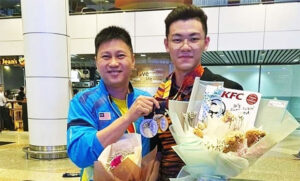 Lee Zii Jia appoints Indra Wijaya as his coach. (photo: Bernama)