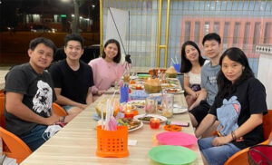 Goh Soon Huat/Shevon Jemie Lai are having dinner with Indonesia's Olympic Champions - Candra Wijaya and Greysia Polii. (photo: Goh Soon Huat's Instagram)