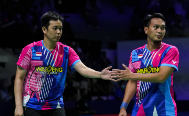 Hendra Setiawan/Mohammad Ahsan are one match away from their first title in 2022. (photo: Shi Tang/Getty Images)
