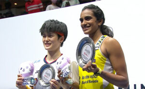 PV Sindhu and Wang Zhiyi pose for pictures at the awards ceremony.