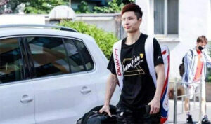 Shi Yuqi departs for the 2022 World Championships in Tokyo. (photo: Weibo)