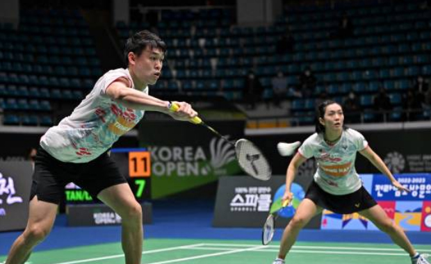 Tan Kian Meng/Lai Pei Jing enter the 2022 World Championships second round. (photo: AFP/Getty Images)