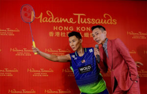 Lee Chong Wei and his wax figure in Kuala Lumpur, Malaysia. (photo: Bernama)