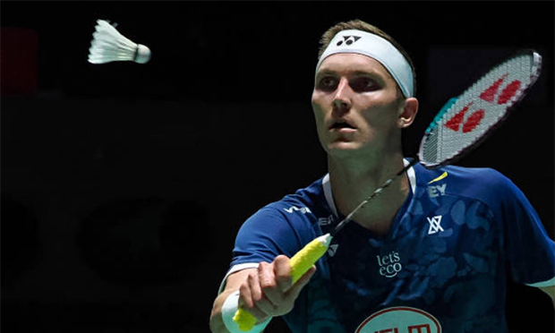 Viktor Axelsen to clash with Kodai Naraoka in the 2023 Japan Open. (photo: Shi Tang/Getty Images)