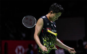 Are you okay Kento Momota? Come on Momota, let's go, let's go, let's go!!! (photo: Shi Tang/Getty Images)