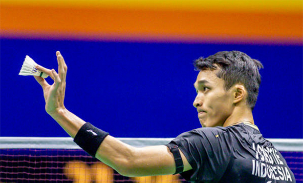 Jonatan Christie survives a spirited challenge from Ng Tze Yong in the 2023 Hong Kong Open semi-finals. (photo: Eurasia/Getty Images)