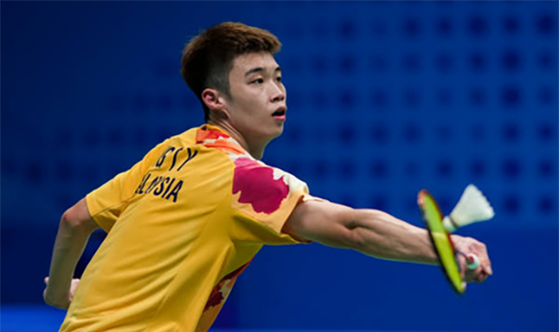Ng Tze Yong receives words of encouragement from Lee Chong Wei. (Photo: AFP)