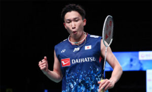 Kento Momota advances to the 2023 Korea Masters semi-finals. (photo: Shi Tang/Getty Images)