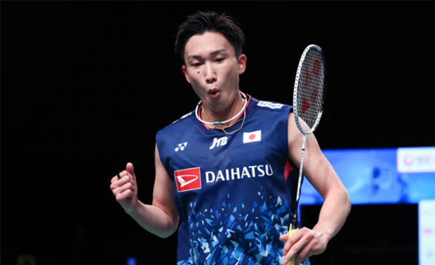 Kento Momota advances to the 2023 Korea Masters semi-finals. (photo: Shi Tang/Getty Images)