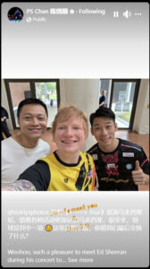 Ed Sheeran poses for a photo with Chan Peng Soon. (Photo: Chan Peng Soon's Facebook)
