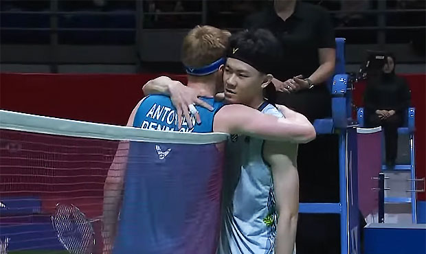 Lee Zii Jia and Anders Antonsen greet each other after the 2024 Malaysia Masters quarter-final match. (Photo: BWF)