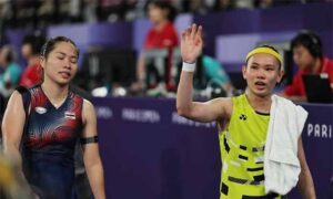 Tai Tzu Ying walked off the court in tears alongside Ratchanok Intanon. (Photo: Reuters)