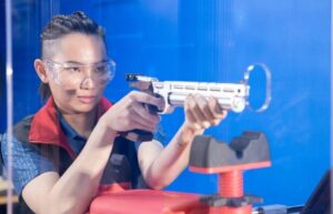 Is Tai Tzu Ying switching careers to become a sniper? (Photo: Kaohsiung City Police Department)