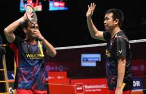 Mohammad Ahsan and Hendra Setiawan, officially ended their illustrious international badminton careers after falling in the Round of 16 at the 2025 Indonesia Masters. (Photo: AFP)