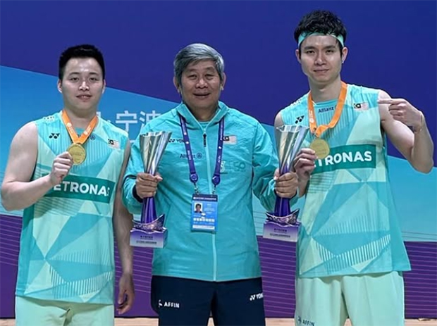 Herry Iman Pierngadi celebrates with Aaron Chia/Soh Wooi Yik after BAC 2025 victory. (Photo: Soh Wooi Yik's IG)