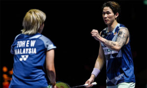 Chen Tang Jie and Toh Ee Wei celebrate their dramatic victory over Gao Jia Xuan and Wu Meng Ying in the 2025 China Open. (Photo: AFP)