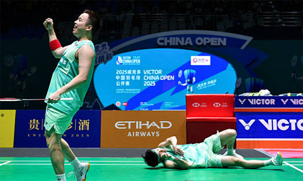 Malaysia’s Aaron Chia and Soh Wooi Yik celebrate after advancing to the 2025 China Open final. (Photo: Shi Tang/Getty Images)
