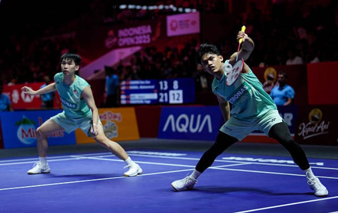 Malaysia’s Choong Hon Jian/Muhammad Haikal and Aaron Chia/Soh Wooi Yik Storm Into 2025 Arctic Open Semi-Finals. (Photo: AFP)