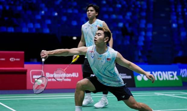 Goh Sze Fei and Nur Izzuddin advance to the 2025 Kumamoto Masters second round. (Photo: AFP)