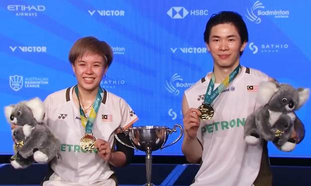 Chen Tang Jie–Toh Ee Wei celebrate their 2025 Australian Open mixed doubles victory. (Photo: BWF)