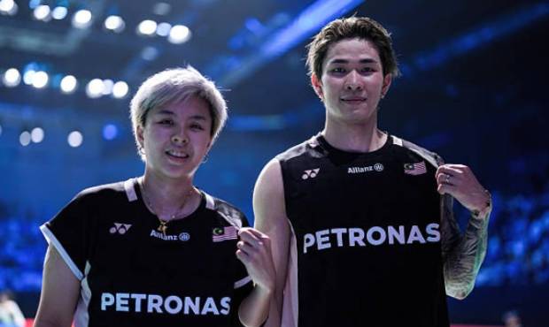 Chen Tang Jie and Toh Ee Wei preparing for their opening-round mixed doubles match a the Malaysia Open 2026. (Photo: Shi Tang/Getty Images)