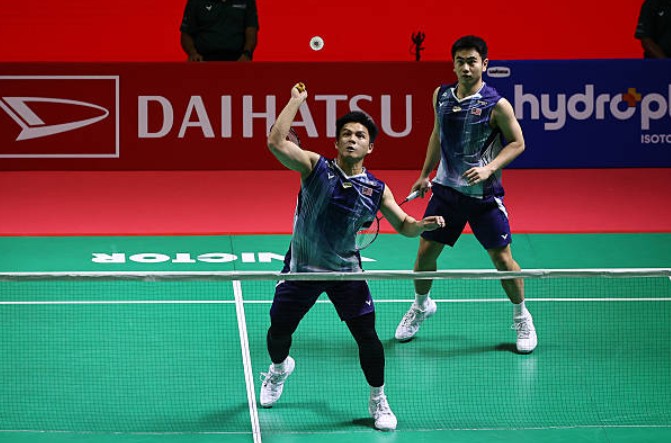 Malaysia badminton stars Goh Sze Fei and Nur Izzuddin battle back from a slow start to defeat Scotland’s Grimley twins at the Thailand Open 2026. (Photo: AFP)