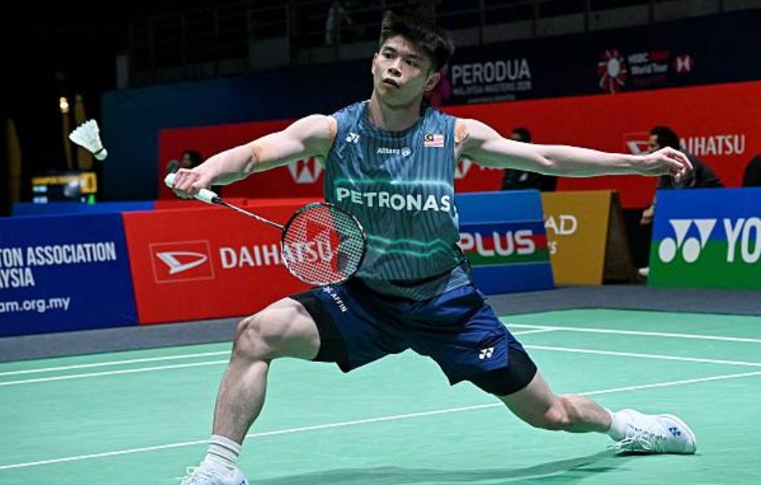 Leong Jun Hao defeats Japan’s Kodai Naraoka in the first round of the Indonesia Open badminton tournament in Jakarta. (Photo: AFP)