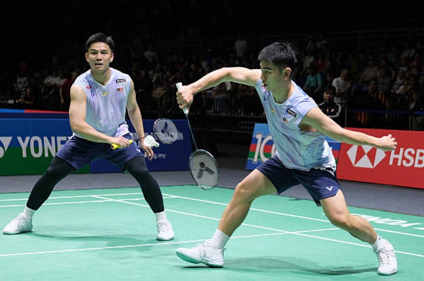 Goh Sze Fei and Nur Izzuddin Rumsani advance to the Indonesia Open badminton men’s doubles semifinals in Jakarta. (Photo: AFP)