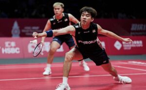 Man Wei Chong (R) will make his Japan Open badminton debut with new men’s doubles partner Soh Wooi Yik. (Photo: AFP)